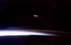 Komet Hale-Bopp snimljen iz Space Shuttla Columbia